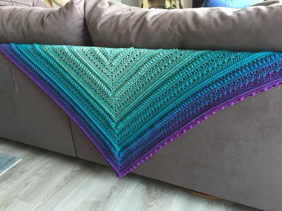 Abwechslungsreiches Dreieckstuch "SisMix" - Häkeln