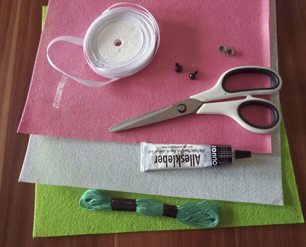 Crafting Instructions For The Frog Keychain - Image 2