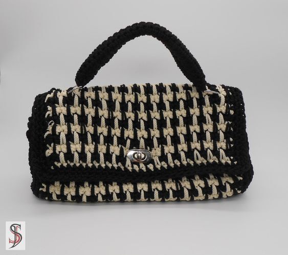 Gehäkelte Henkeltasche schwarz und creme mit Drehverschluss