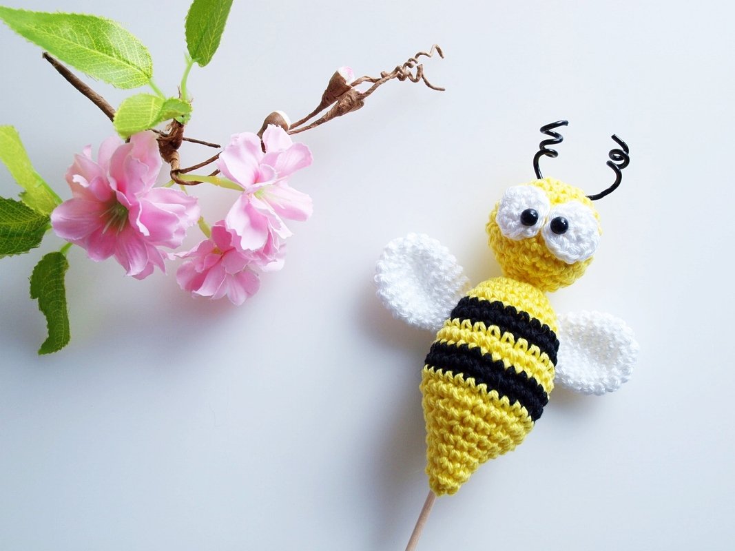 Häkelanleitung Blumenstecker Biene - PDF Datei