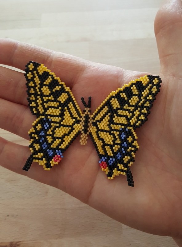 großer wunderschöner Schmetterling "Schwalbenschwanz" / Anhänger aus Perlen