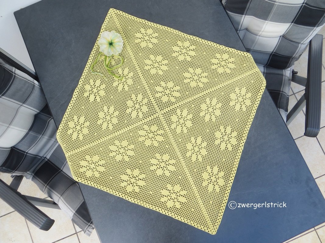 Häkelanleitung für Mitteldecke 'Blumen' - Bild 3