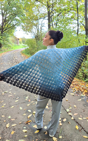 Crochet Pattern Triangle Shawl Sternschnuppen – with Crochet Chart