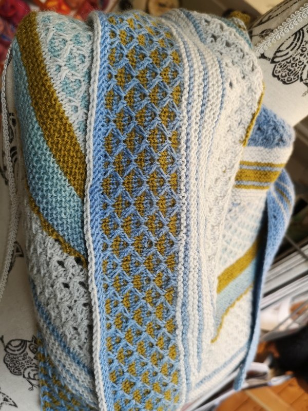 Anleitung zum Stricken, schönes Dreieckstuch aus 3 Garnen * Nimm 3 *  Mustertuch - Bild 4