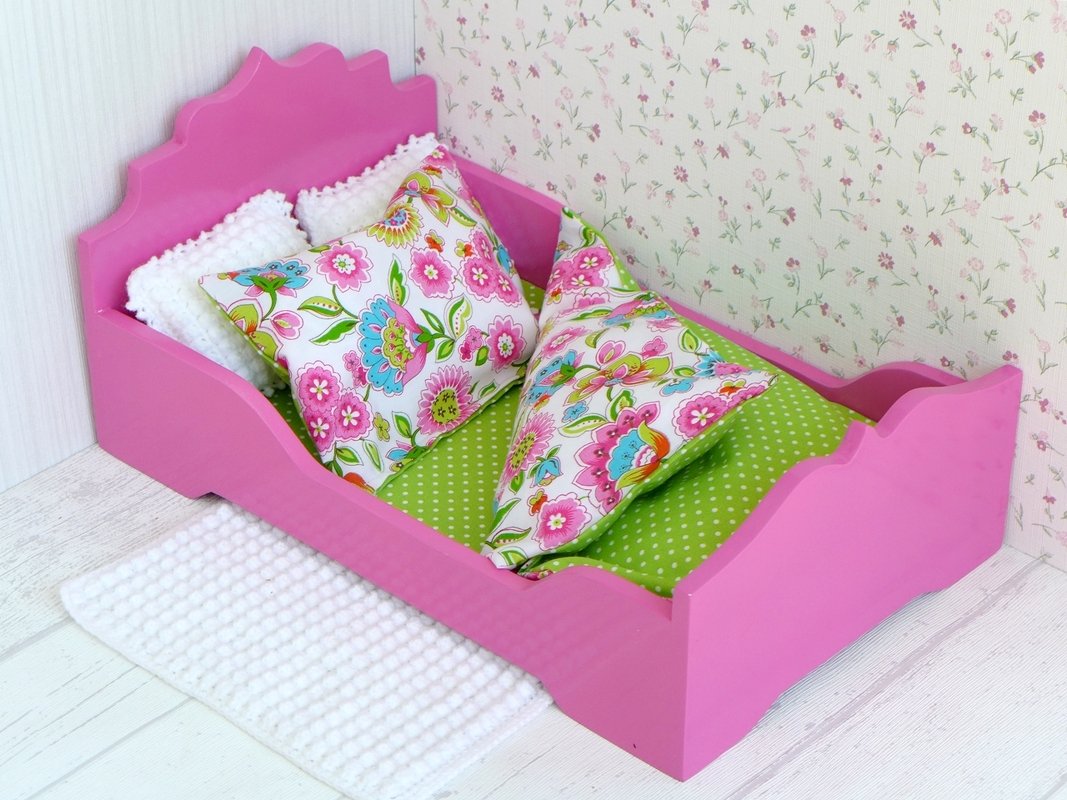 Nähanleitung: 3-teilige Wende-Bettwäsche für das Puppenbett