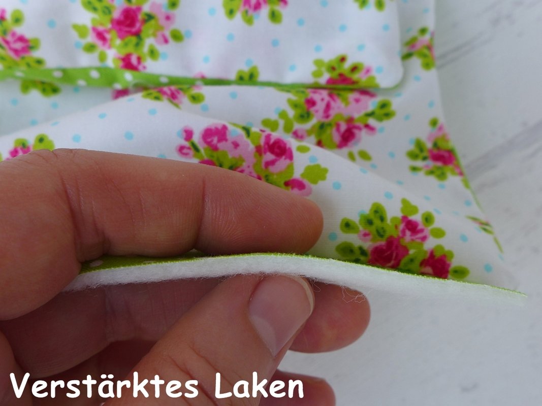 Prinzessinnen-Bett mit Bettwäsche, Kissen, Teppich - Bild 28