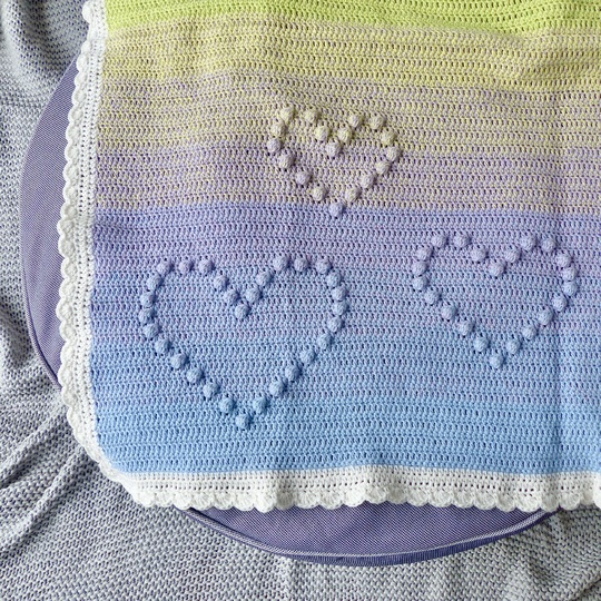 Babydecke mit viel Herz häkeln