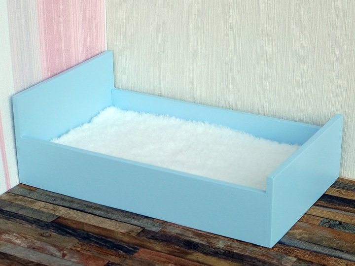 Einfaches Puppenbett im Bauhaus-Stil