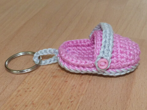 Crochet pattern for a cute key chain clog