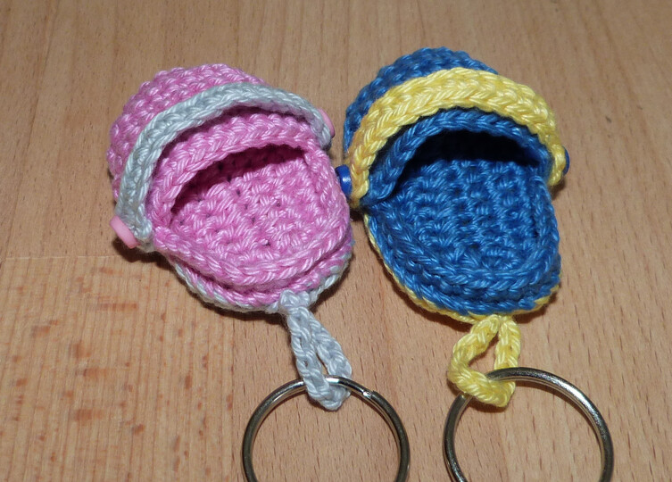 Crochet pattern for a cute key chain clog