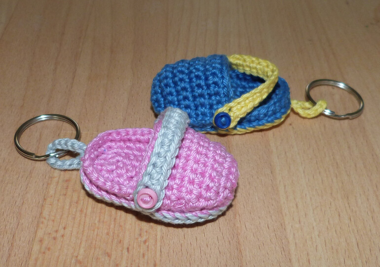 Crochet pattern for a cute key chain clog
