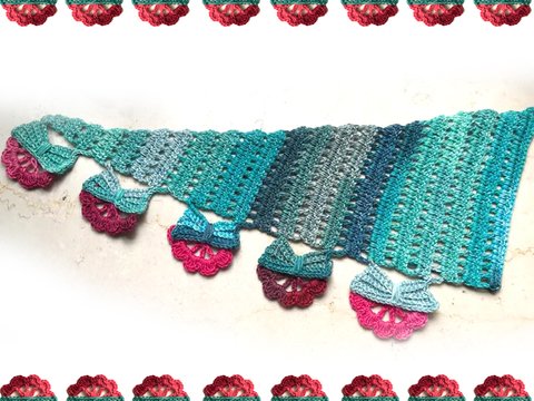 bezauberndes Dreieckstuch - Muster "BLUME & SCHLEIFE"