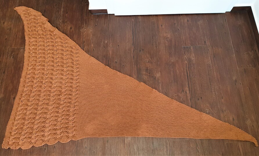 150 Strickanleitung Symmetrisches Tuch mit Lochmuster