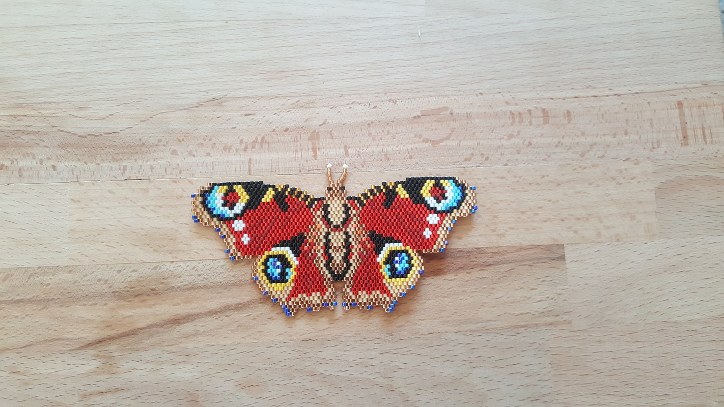 großer wunderschöner Schmetterling "Tagpfauenauge" / Anhänger aus Perlen