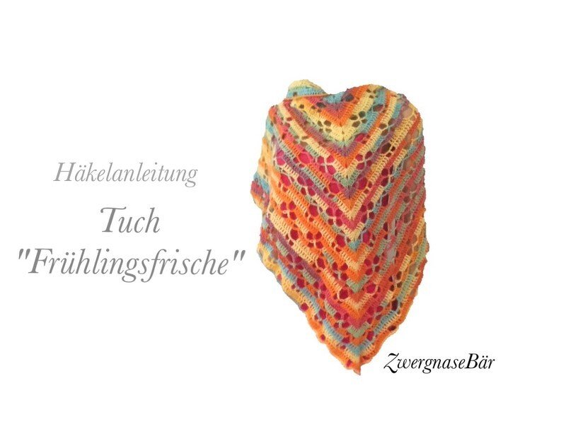 Gehäkeltes Dreieckstuch mit buntem Farbverlauf, V‑Muster und Lochreihen