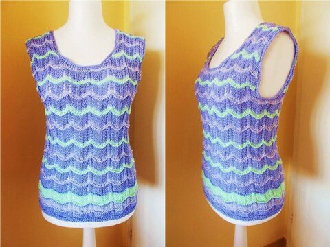 Sommer-Top -Blaue Welle- mit Lochmuster