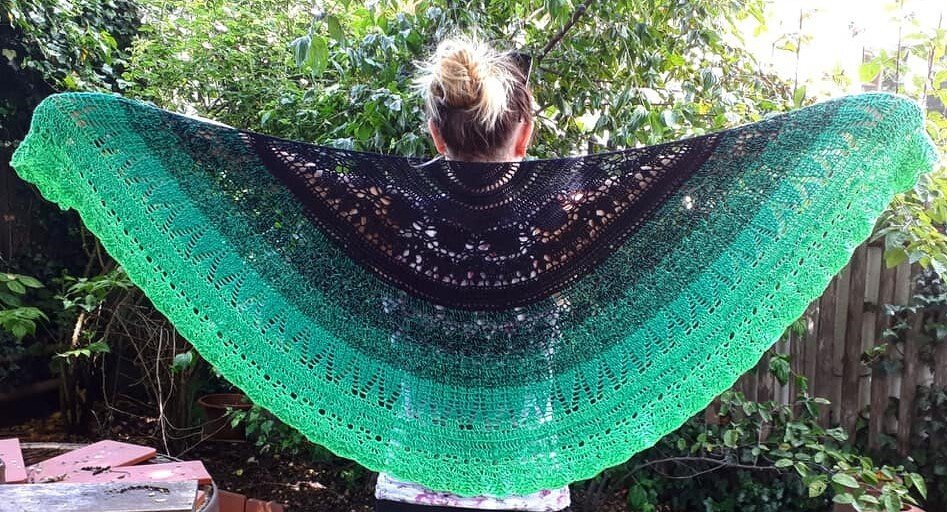 Waldgeschichte von MMdesign, halbrundes Tuch mit 2 Abschluss-Borten - Bild 8