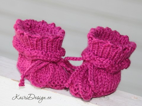 Doll booties knitting pattern