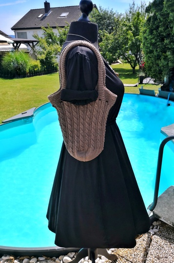 Twisted Left Bag Strickanleitung Einkaufstasche