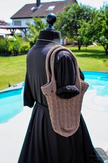 Twisted Left Bag Strickanleitung Einkaufstasche