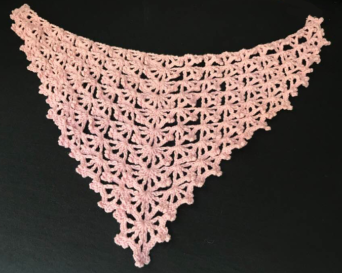 schönes, neues Dreieckstuchmuster