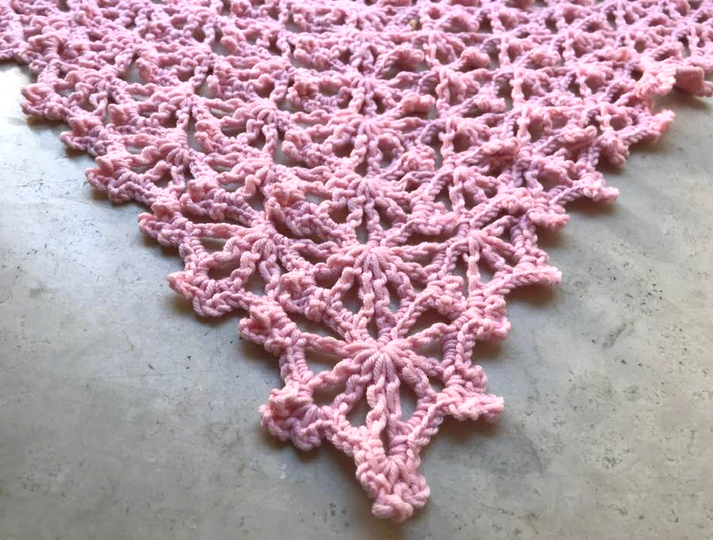 schönes, neues Dreieckstuchmuster