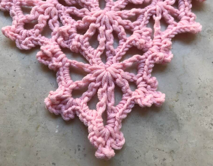 schönes, neues Dreieckstuchmuster