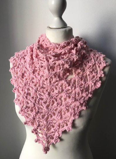 schönes, neues Dreieckstuchmuster