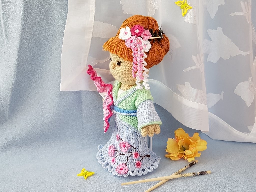Häkelanleitung Puppenkleidung, Kiomi das Kirschblütenmädchen - Bild 4