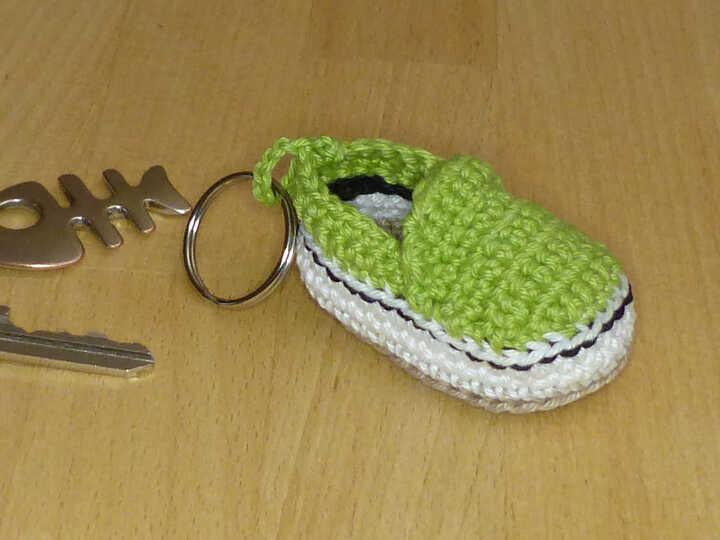 Häkelanleitung Schlüsselanhänger "Slipper"