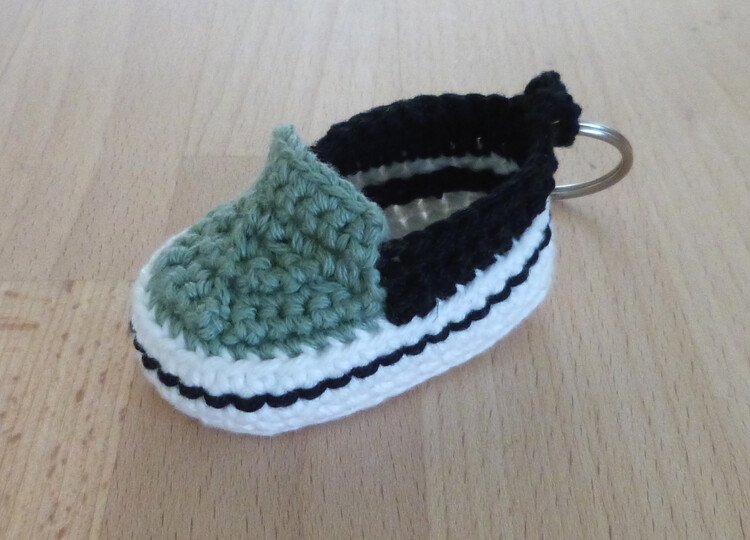 Häkelanleitung Schlüsselanhänger "Slipper"