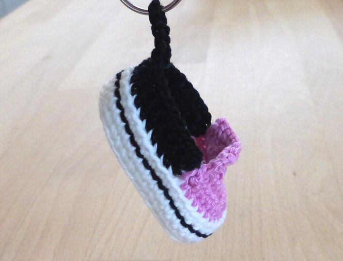 Häkelanleitung Schlüsselanhänger "Slipper"