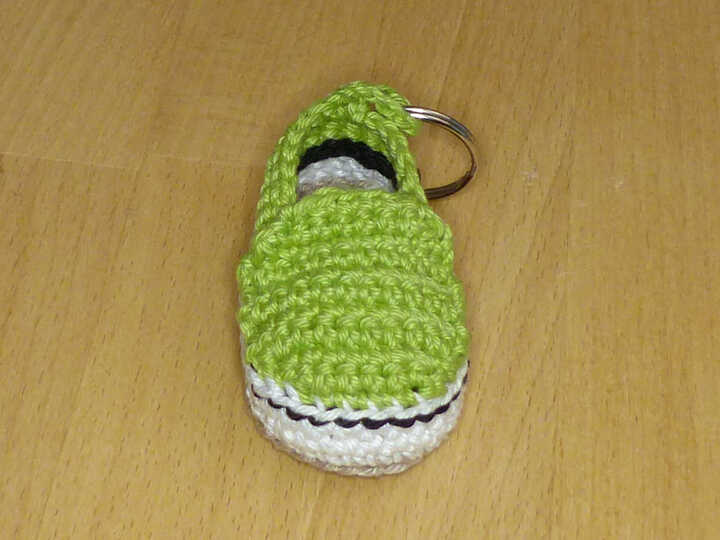Häkelanleitung Schlüsselanhänger "Slipper"
