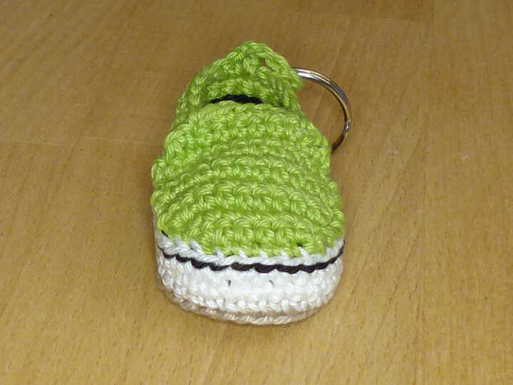 Häkelanleitung Schlüsselanhänger "Slipper"