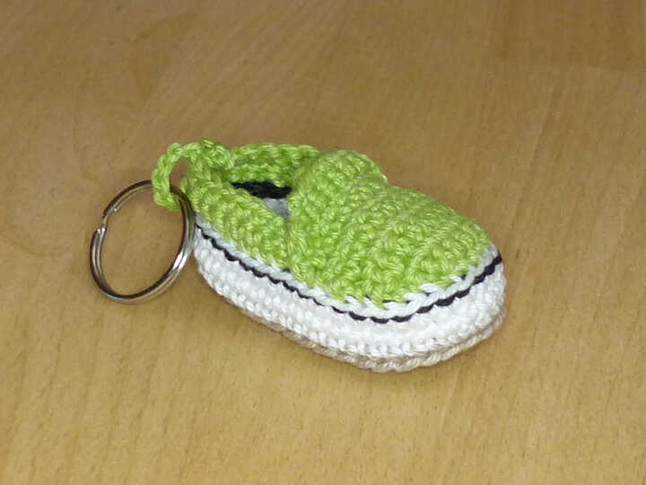 Häkelanleitung Schlüsselanhänger "Slipper"