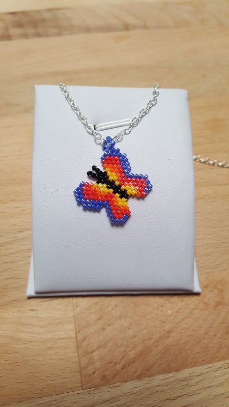 kleiner bunter Schmetterling / Anhänger / Ohrring aus Perlen - Bild 2