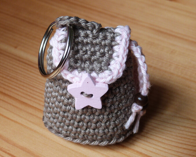 Crochet pattern keychain backpack