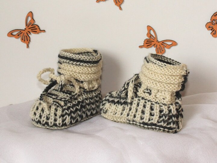 Strickanleitung Babyschuhe, Baby-Booties mit 2 Nadeln gestrickt aus Sockenwolle