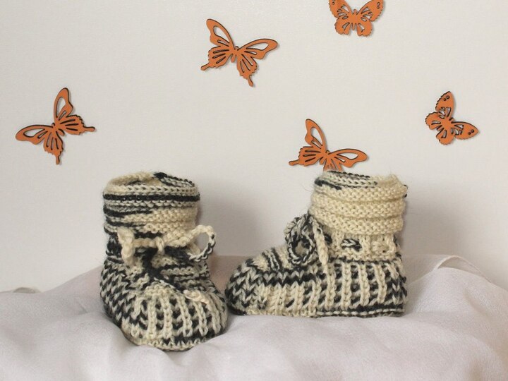 Strickanleitung Babyschuhe, Baby-Booties mit 2 Nadeln gestrickt aus Sockenwolle