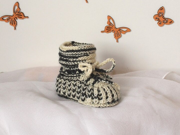 Strickanleitung Babyschuhe, Baby-Booties mit 2 Nadeln gestrickt aus Sockenwolle