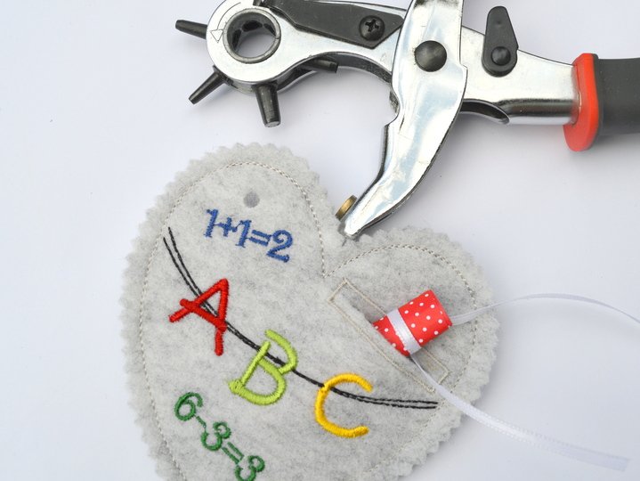 ITH Stickdatei Geschenkanhänger Schulanfang 10x10cm