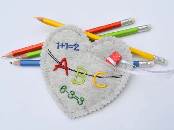 ITH Stickdatei Geschenkanhänger Schulanfang 10x10cm