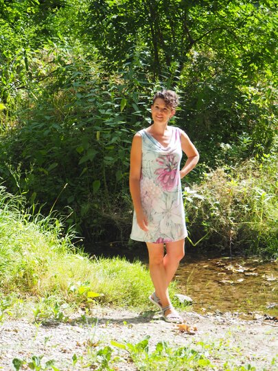 Sommerkleid Lynette mit Wasserfallkragen Gr 34-48