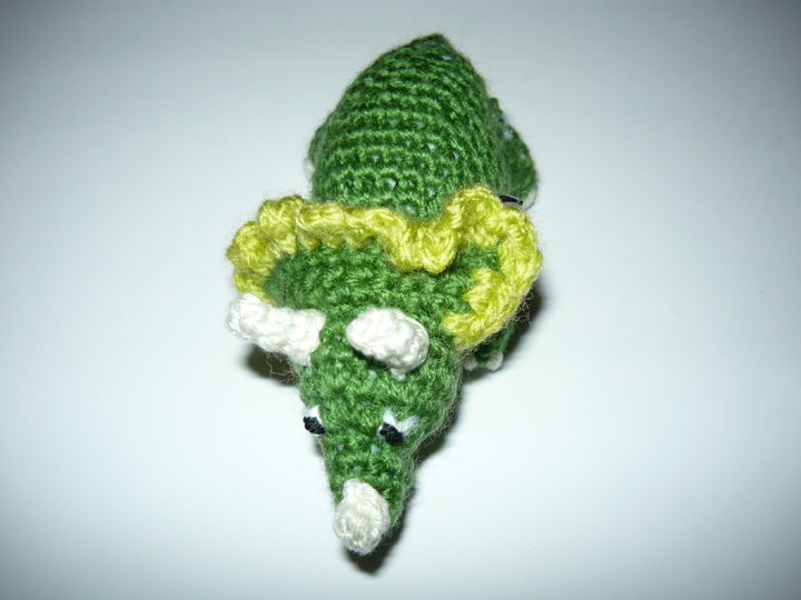 Häkelanleitung Triceratops Schlüsselanhänger