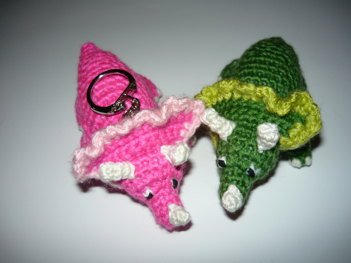 Häkelanleitung Triceratops Schlüsselanhänger