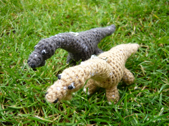 Häkelanleitung Brachiosaurus Schlüsselanhänger