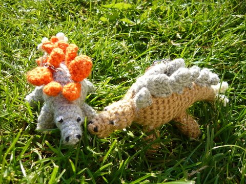 Häkelanleitung Stegosaurus Schlüsselanhänger