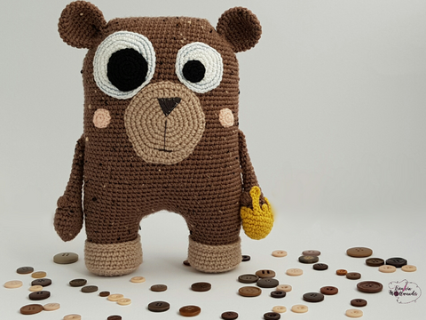 Häkelanleitung > Kuschelbuddie No.6 Braunbär Basti <