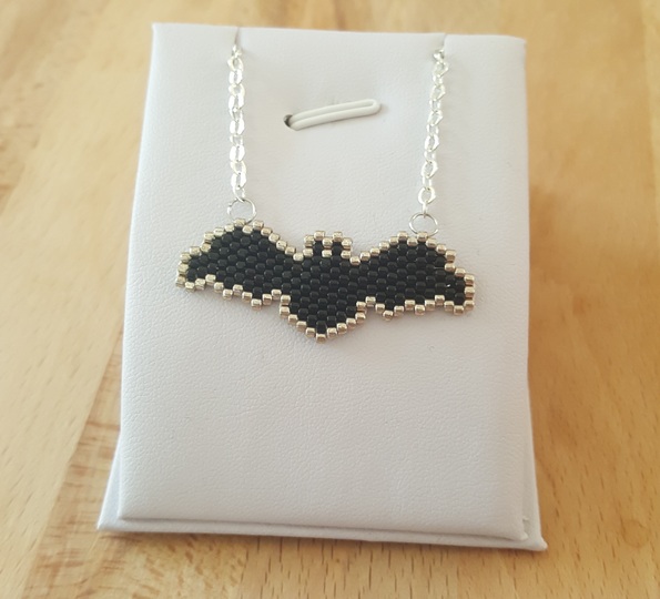 kleine schwarze Fledermäuse / Perlenanhänger / Ohrring