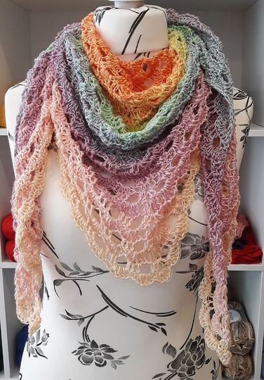 Häkelanleitung Dreieckstuch Blütenrausch